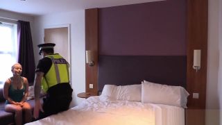 Storyline British amateur spitroasted in cop threesome Porn Blow Jobs - 1