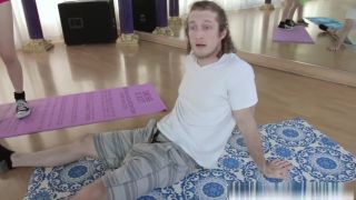 PunchPin Bffs Take No Time Sucking Cock In Yoga Class Peruana - 1
