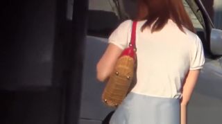 Private Japanese women expose pussies while peeing in public GhettoTube - 1