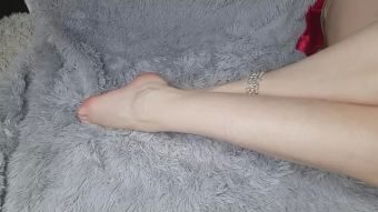 JoYourself Feet Massage, Sensually, from Skinny Sexy Girl FrenchBelle69 xPee